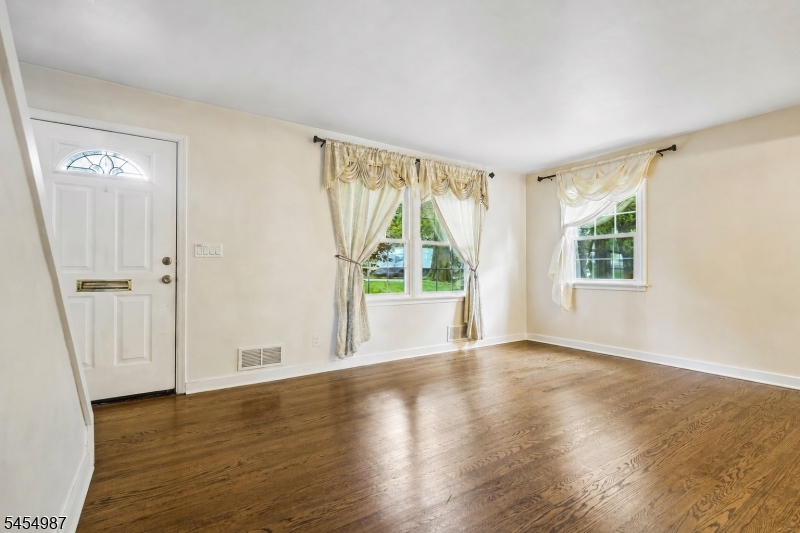 530 E Passaic Ave Property Photo 8