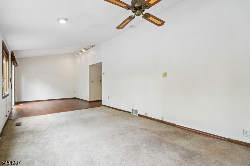 530 E Passaic Ave Property Photo 18