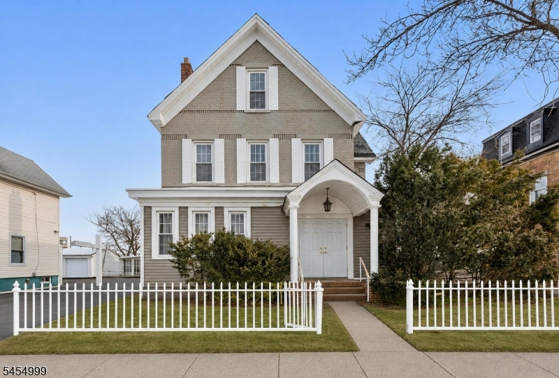 118 Hudson St Property Photo 1
