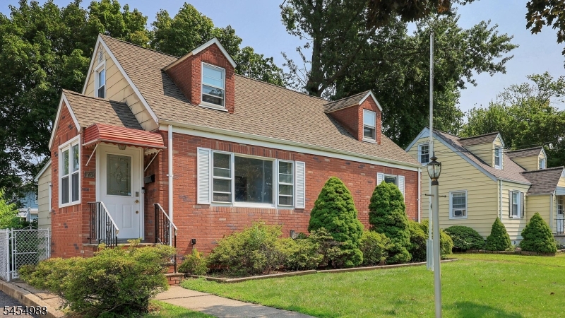 13 Macarthur Ave Property Photo 2