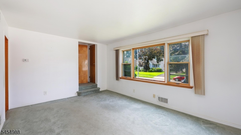 13 Macarthur Ave Property Photo 5