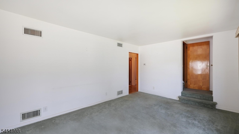 13 Macarthur Ave Property Photo 6