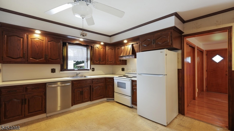 13 Macarthur Ave Property Photo 7