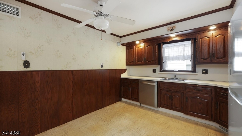 13 Macarthur Ave Property Photo 9