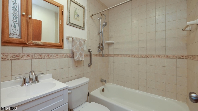 13 Macarthur Ave Property Photo 16