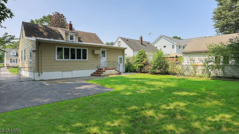 13 Macarthur Ave Property Photo 25