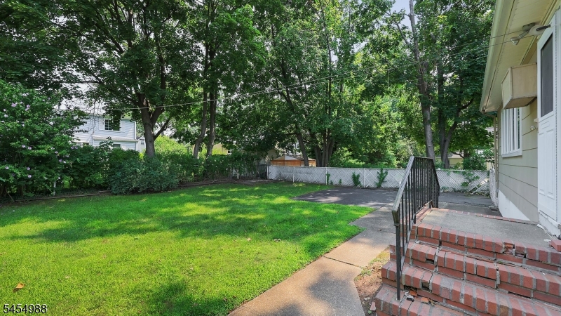 13 Macarthur Ave Property Photo 27