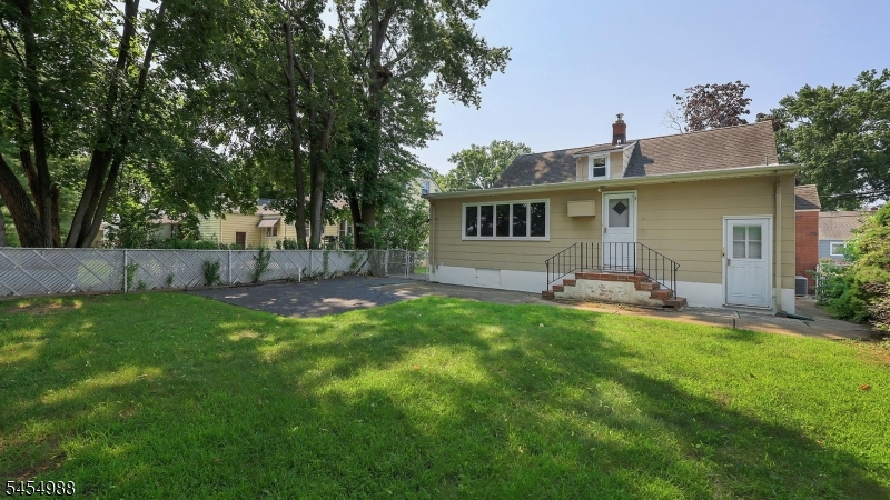 13 Macarthur Ave Property Photo 28