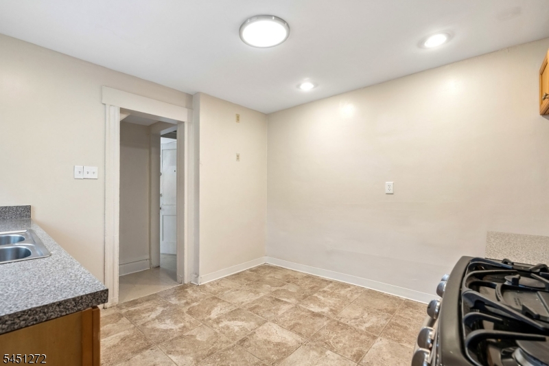 14 Scheerer Ave Property Photo 8