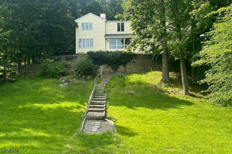 103 W Lake Shore Dr Property Photo 6