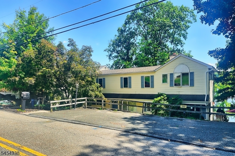 103 W Lake Shore Dr Property Photo 7