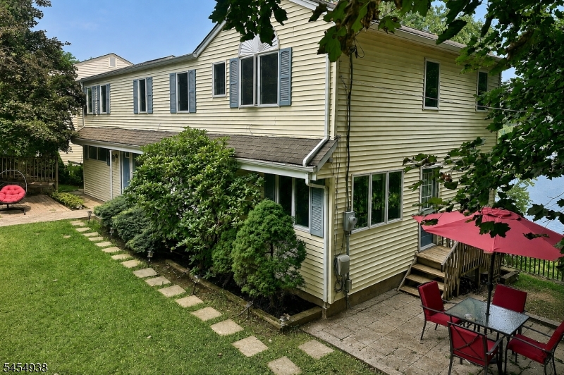 103 W Lake Shore Dr Property Photo 8