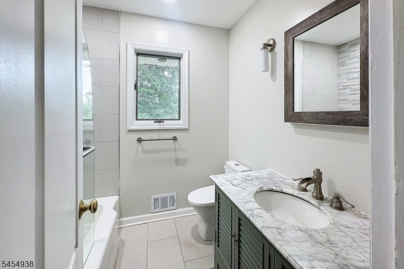103 W Lake Shore Dr Property Photo 17