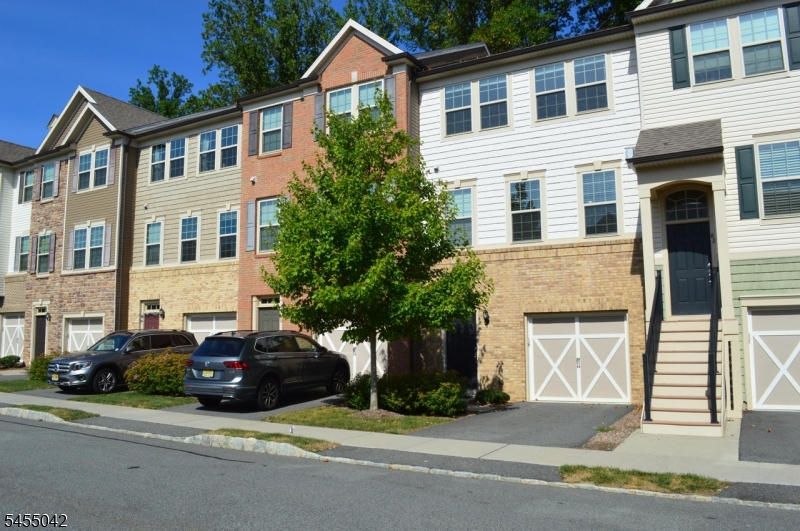 80 Albert Ct Property Photo 1