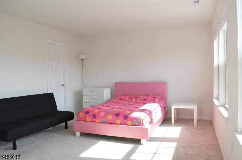 80 Albert Ct Property Photo 13