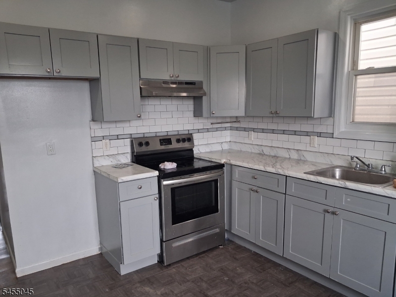 80 Beverly St Property Photo 3