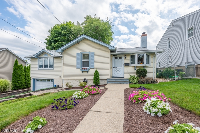 7 Oswego Ave Property Photo 3