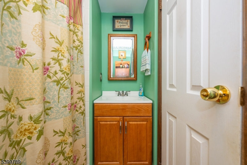 7 Oswego Ave Property Photo 12