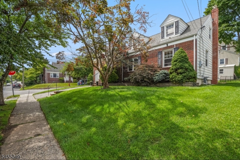 74 Starmond Ave Property Photo 23