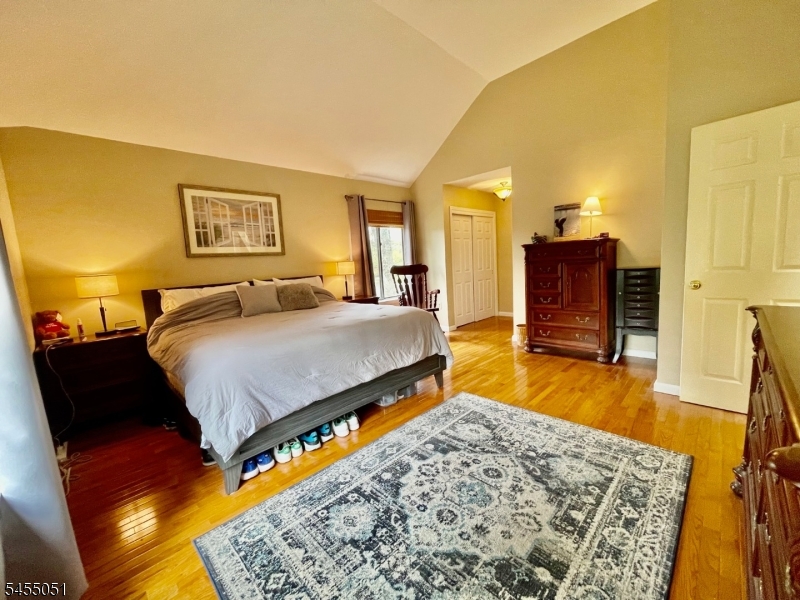 2 Hawthorne Pl Property Photo 2