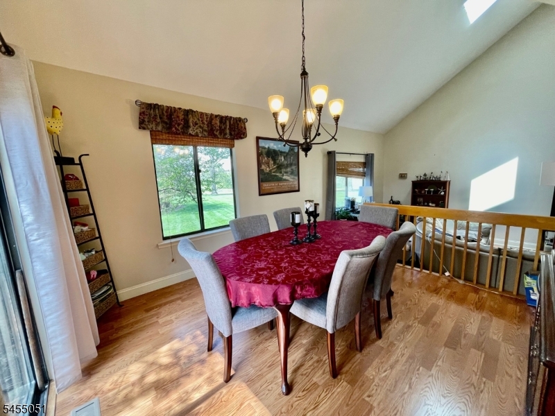 2 Hawthorne Pl Property Photo 5