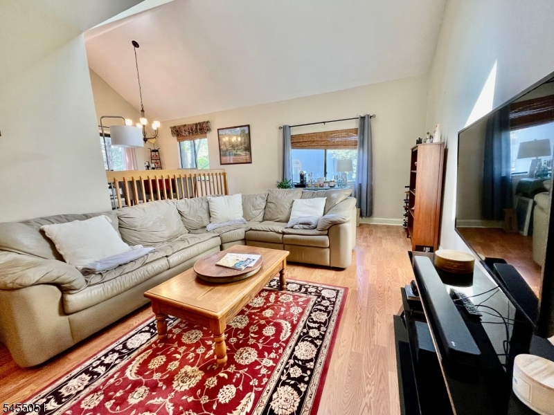 2 Hawthorne Pl Property Photo 10