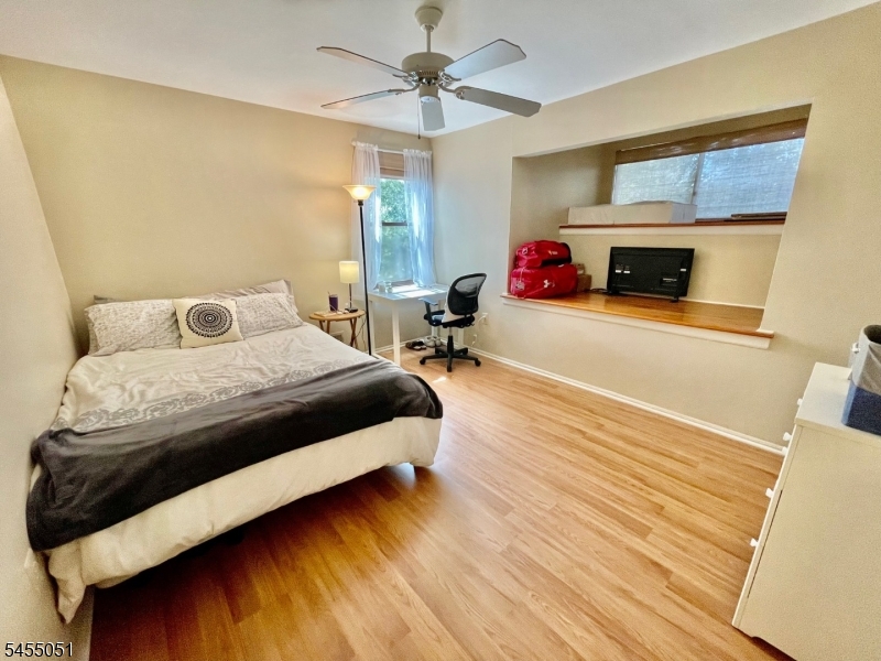 2 Hawthorne Pl Property Photo 11