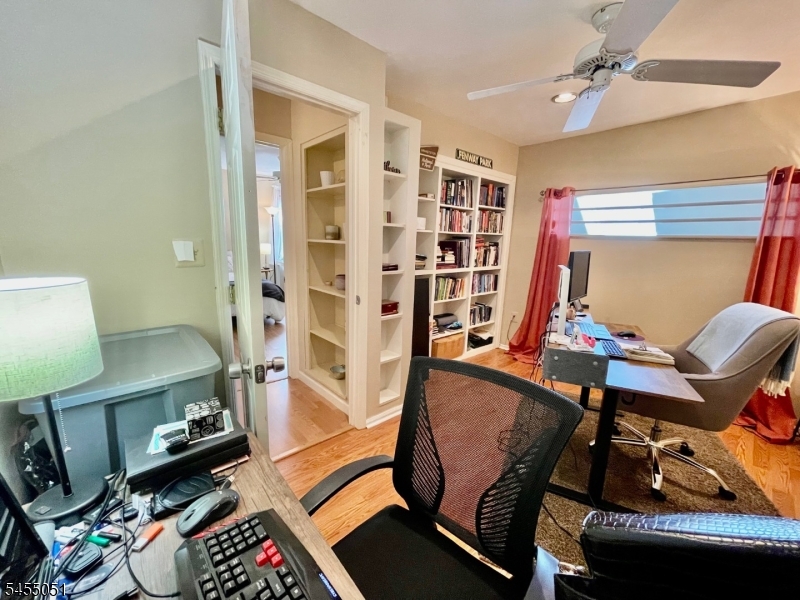 2 Hawthorne Pl Property Photo 12