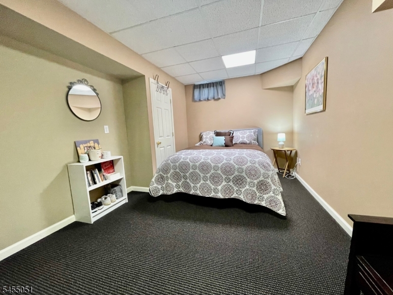 2 Hawthorne Pl Property Photo 14