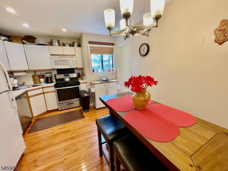 2 Hawthorne Pl Property Photo 17