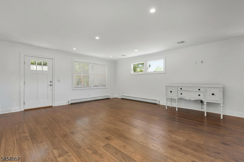 11 Leighton Ave Property Photo 3