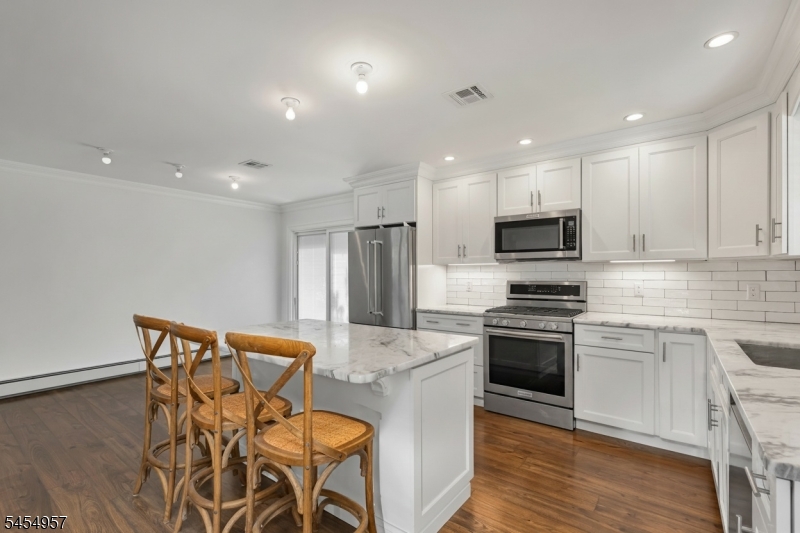 11 Leighton Ave Property Photo 7