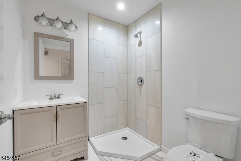 11 Leighton Ave Property Photo 25