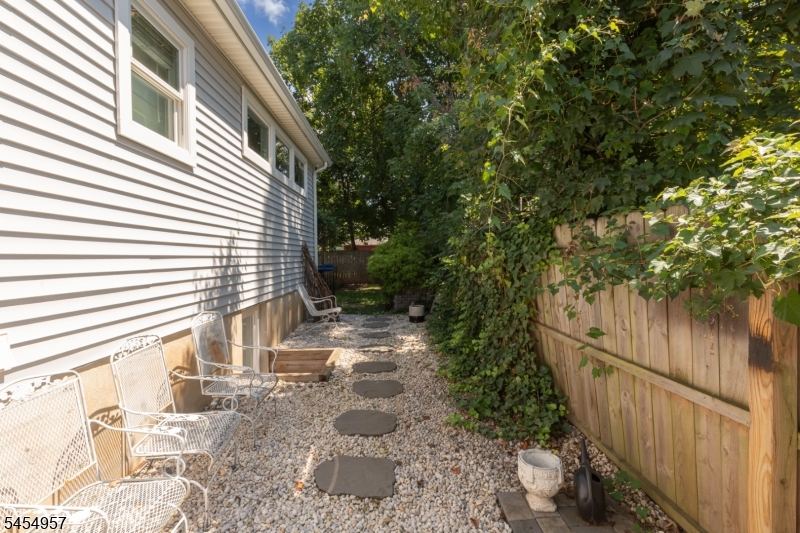 11 Leighton Ave Property Photo 31