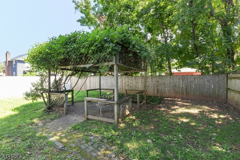 11 Leighton Ave Property Photo 32