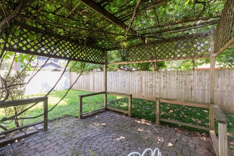 11 Leighton Ave Property Photo 33