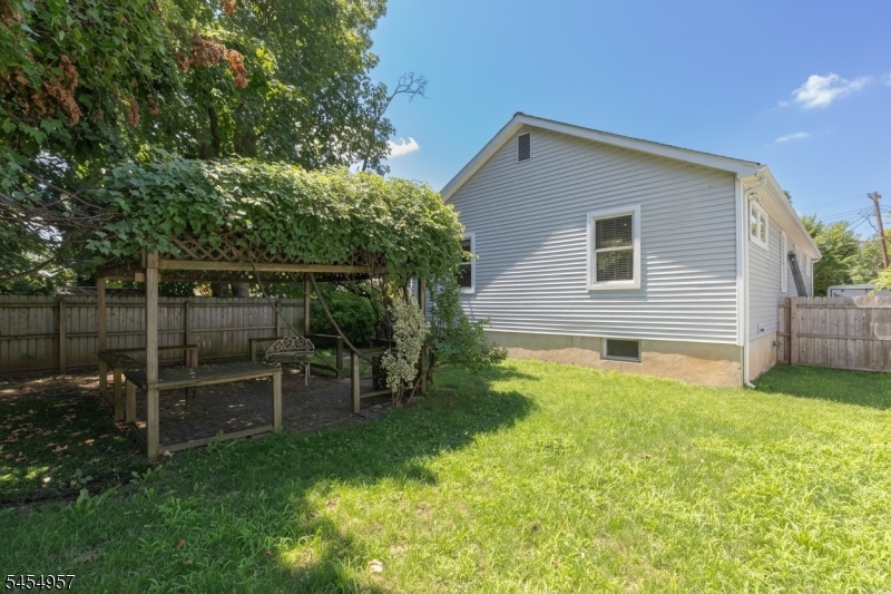 11 Leighton Ave Property Photo 34