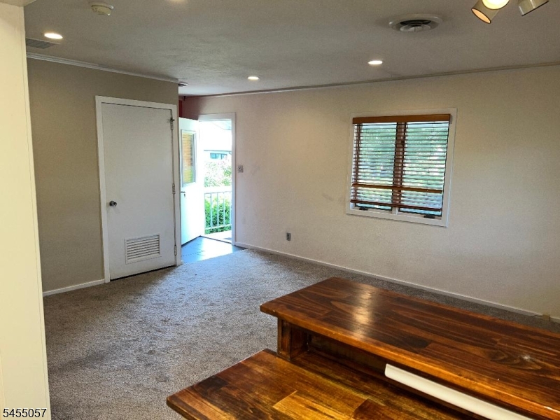 366 N Harrison St Property Photo 7