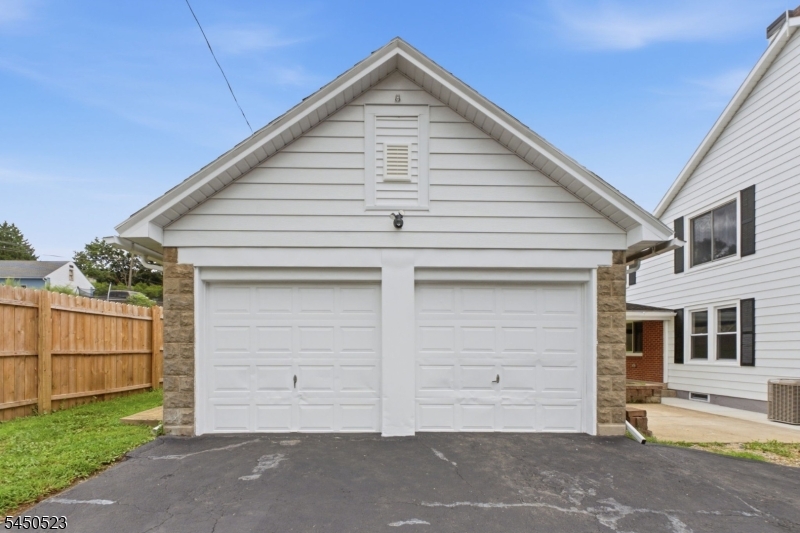 34 N Prospect St Property Photo 3