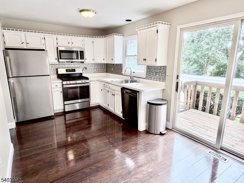 86 Wilton Ave Property Photo 3
