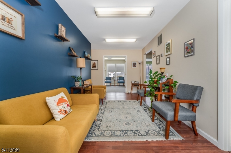 81 Park Ave Property Photo 8