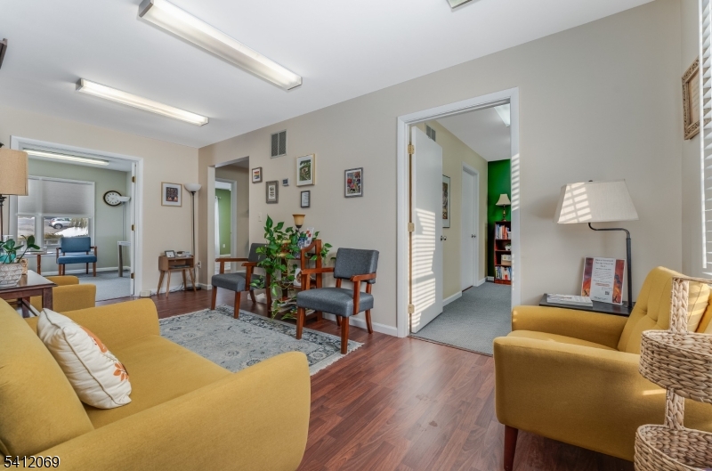 81 Park Ave Property Photo 9