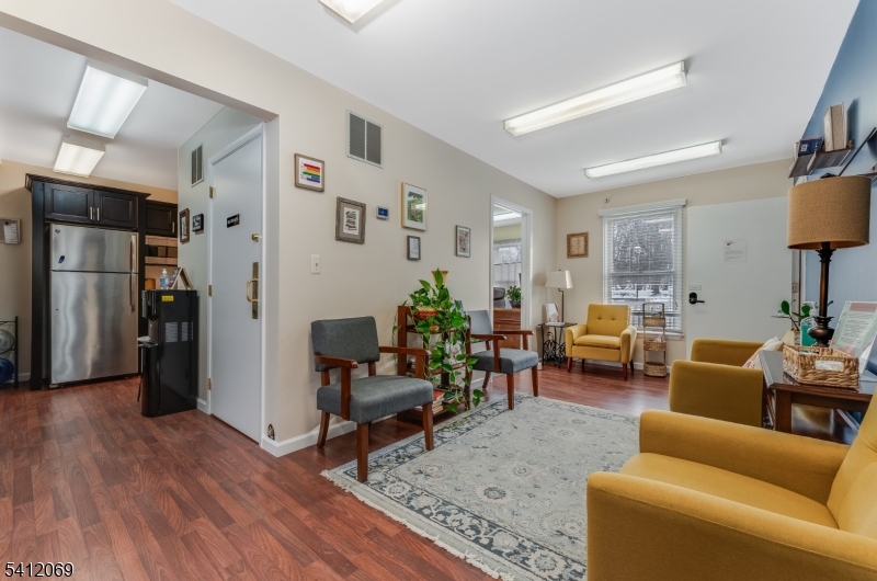 81 Park Ave Property Photo 10