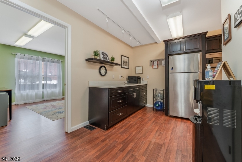 81 Park Ave Property Photo 11