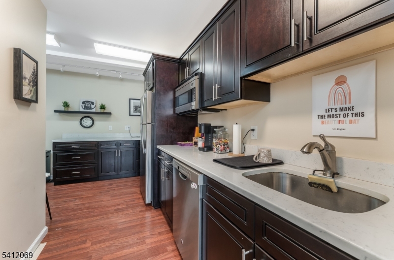 81 Park Ave Property Photo 14