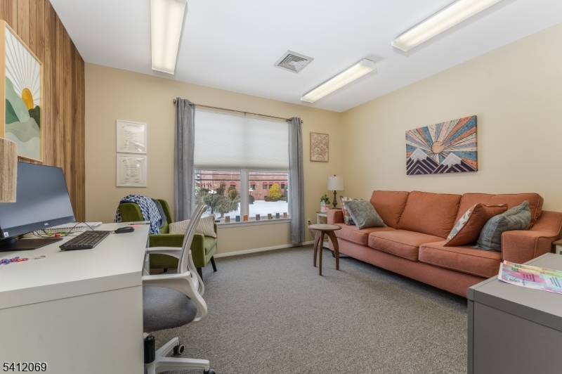 81 Park Ave Property Photo 15