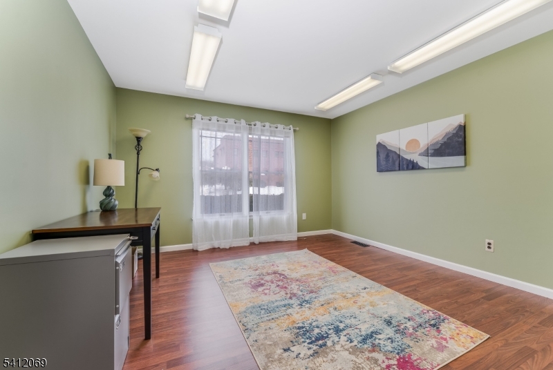 81 Park Ave Property Photo 16