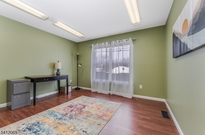81 Park Ave Property Photo 17