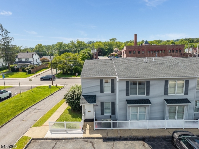 81 Park Ave Property Photo 19