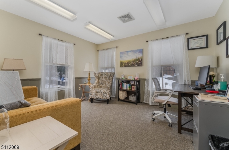 81 Park Ave Property Photo 22